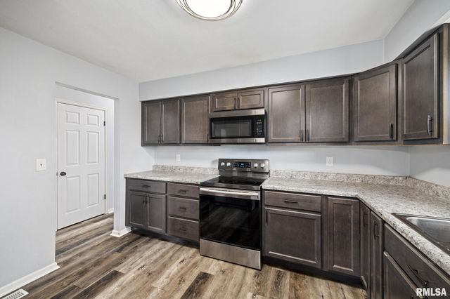 3201 W WILSHIRE Drive, Peoria, IL 61614