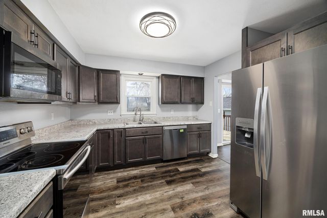 3201 W WILSHIRE Drive, Peoria, IL 61614