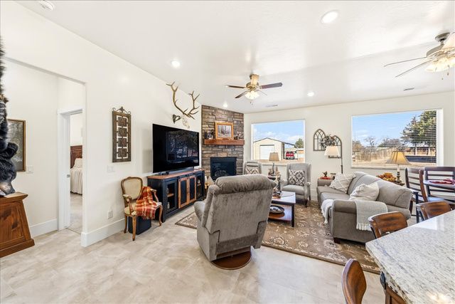 357 E MAIN ST, Enterprise, UT 84725