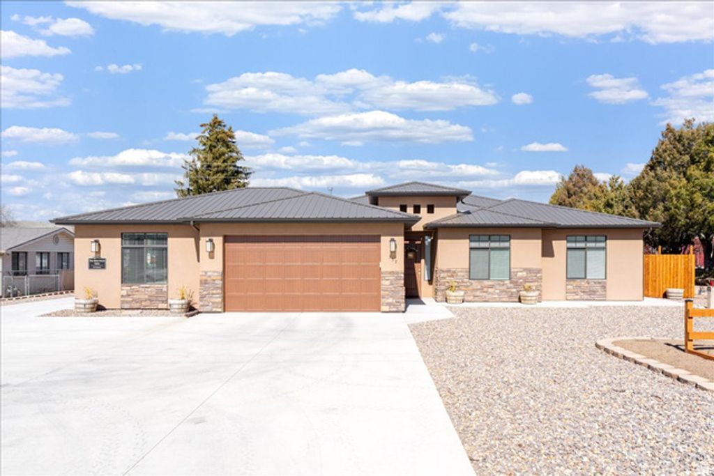 357 E MAIN ST, Enterprise, UT 84725