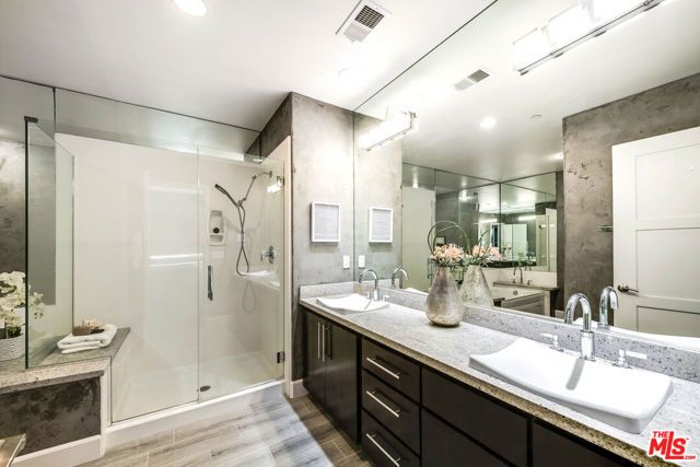 10878 Bloomfield Street 406, Toluca Lake (los Angeles), CA 91602