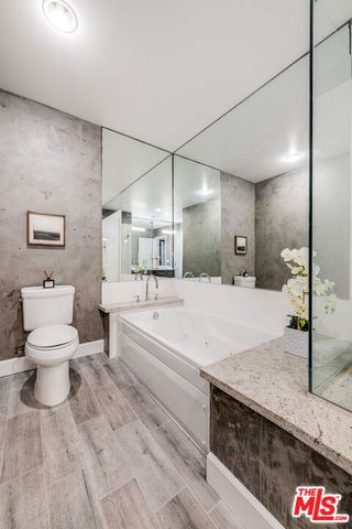 10878 Bloomfield Street 406, Toluca Lake (los Angeles), CA 91602