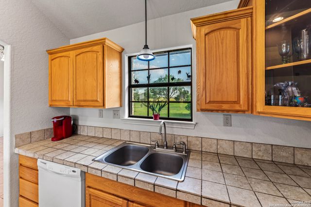 12905 Pittman, Adkins, TX 78101