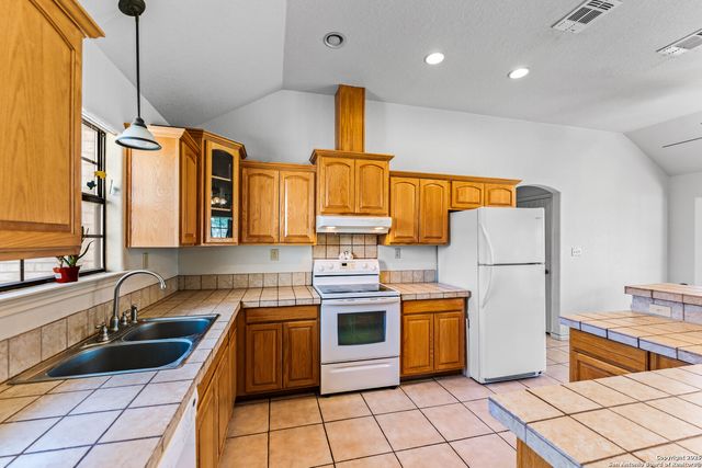 12905 Pittman, Adkins, TX 78101