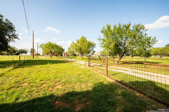 12905 Pittman, Adkins, TX 78101