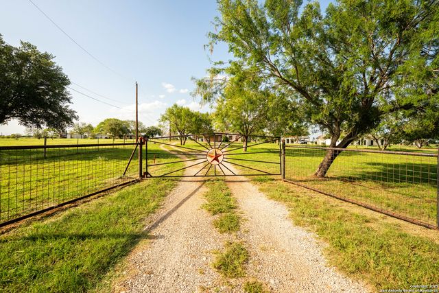 12905 Pittman, Adkins, TX 78101
