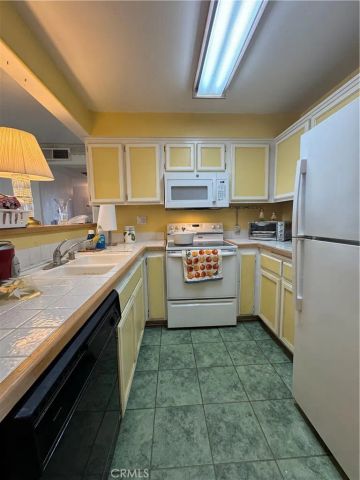 11410 Brookshire 227, Downey, CA 90241