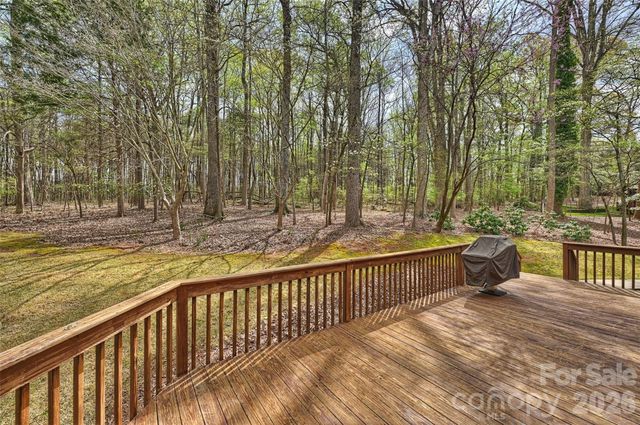 144 Pin Oak Lane, Mooresville, NC 28117