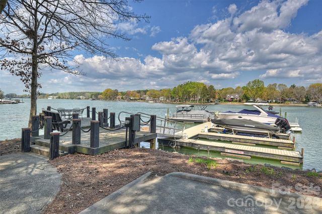 144 Pin Oak Lane, Mooresville, NC 28117