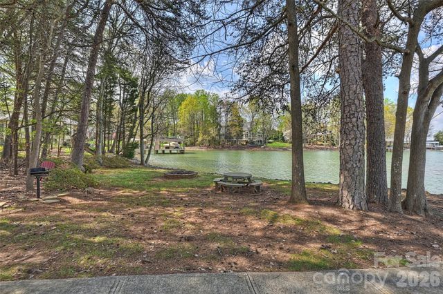 144 Pin Oak Lane, Mooresville, NC 28117