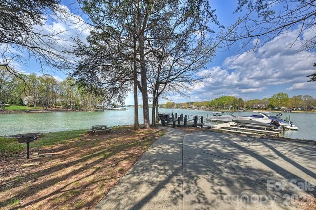 144 Pin Oak Lane, Mooresville, NC 28117