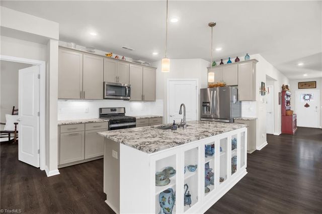 5333 Quartz Avenue, Clemmons, NC 27012