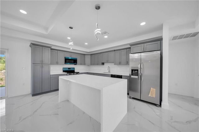 1023 Pilgrim ST E, Lehigh Acres, FL 33974