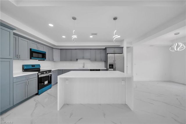 1023 Pilgrim ST E, Lehigh Acres, FL 33974