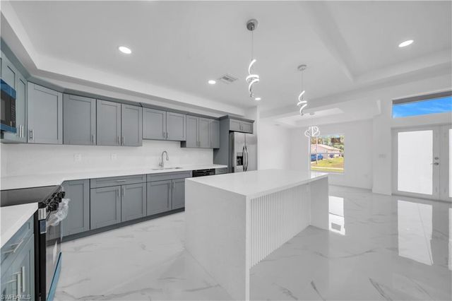1023 Pilgrim ST E, Lehigh Acres, FL 33974