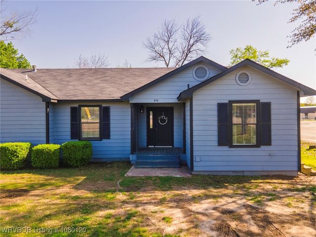 610 Shawntel Smith Boulevard, Muldrow, OK 74948