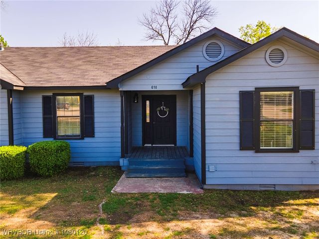 610 Shawntel Smith Boulevard, Muldrow, OK 74948