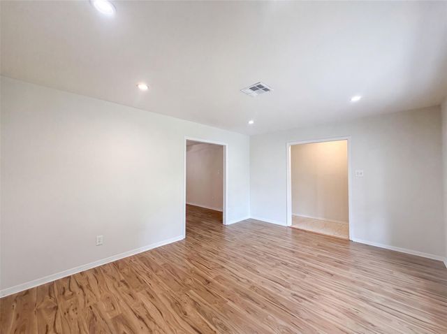 9538 Skyline Drive, Houston, TX 77063