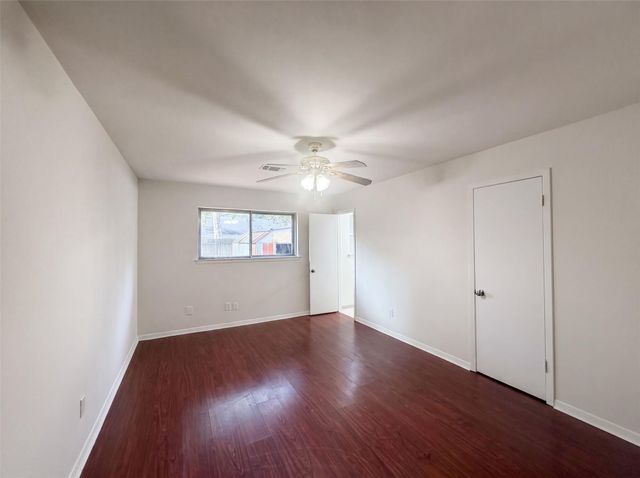 9538 Skyline Drive, Houston, TX 77063