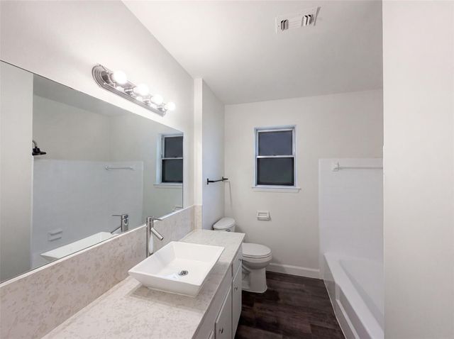 9538 Skyline Drive, Houston, TX 77063