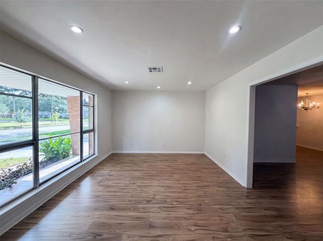 9538 Skyline Drive, Houston, TX 77063