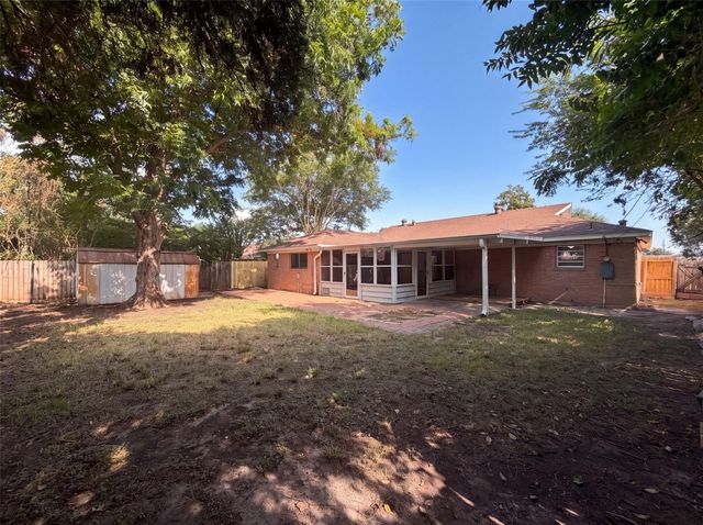 9538 Skyline Drive, Houston, TX 77063