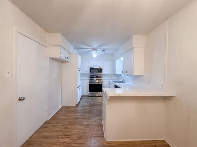 9538 Skyline Drive, Houston, TX 77063