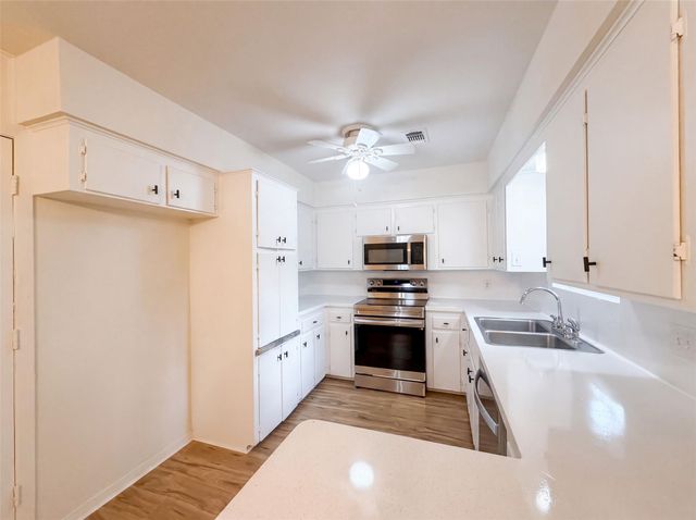 9538 Skyline Drive, Houston, TX 77063