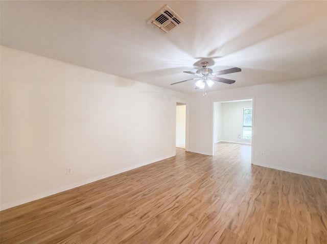 9538 Skyline Drive, Houston, TX 77063