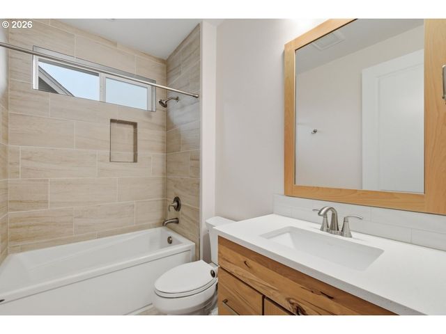 18511 Ne 26TH Dr, Vancouver, WA 98684