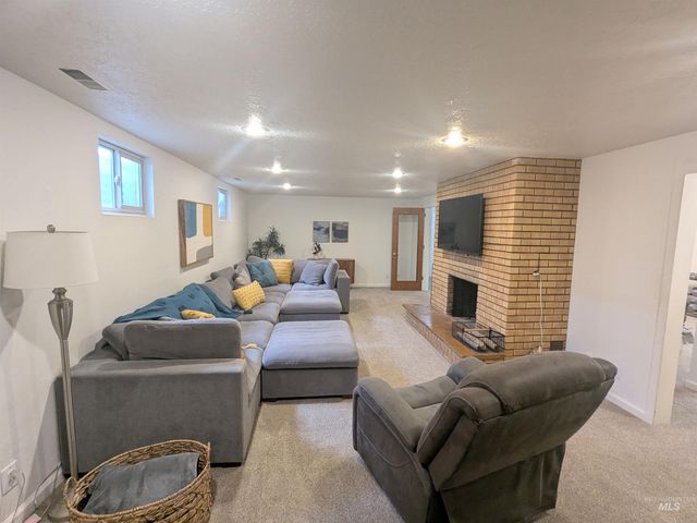 8709 W Ben Ct, Boise, ID 83714