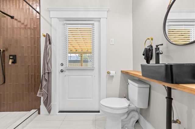 418 E ORANGE STREET, Tarpon Springs, FL 34689