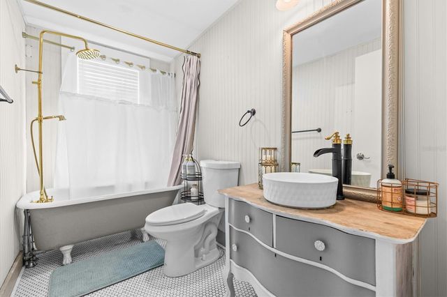 418 E ORANGE STREET, Tarpon Springs, FL 34689