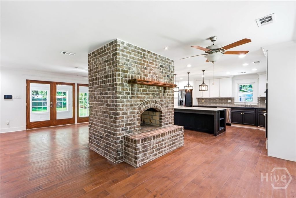 Image 7 of property listing at 12 Fallowfield Drive, Savannah, GA 31406