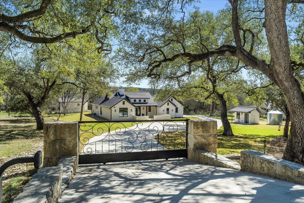 312 Rancho Grande DR, Wimberley, TX 78676