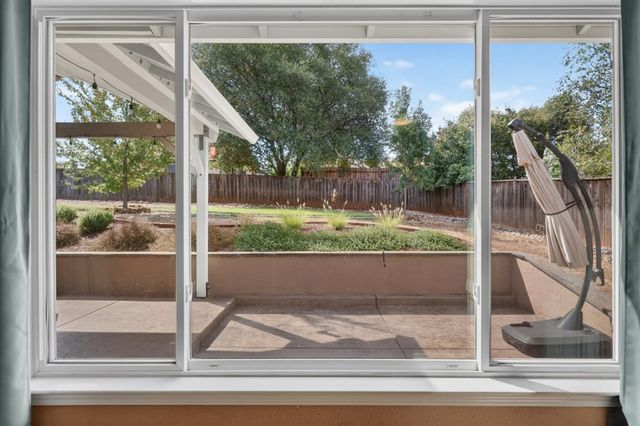 3450 La Canada Dr, Cameron Park, CA 95682