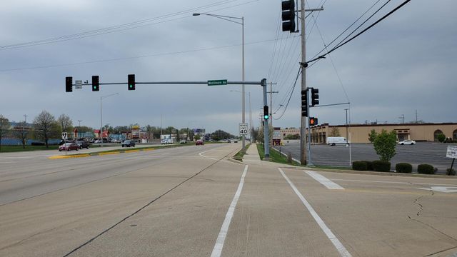 18W570 W North Avenue, Villa Park, IL 60181