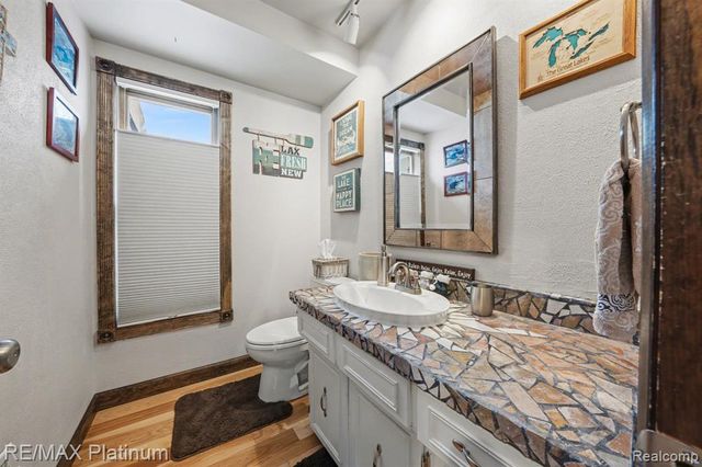 2863 Walmsley Circle Drive, Lake Orion, MI 48360