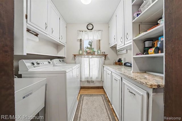 2863 Walmsley Circle Drive, Lake Orion, MI 48360