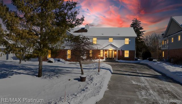 2863 Walmsley Circle Drive, Lake Orion, MI 48360