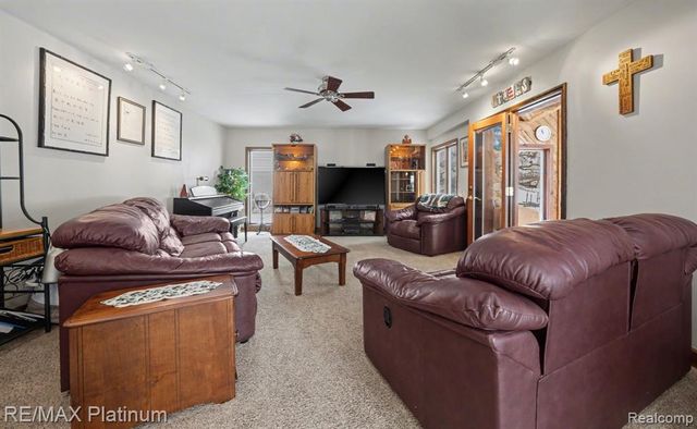 2863 Walmsley Circle Drive, Lake Orion, MI 48360