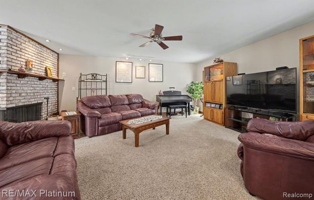 2863 Walmsley Circle Drive, Lake Orion, MI 48360