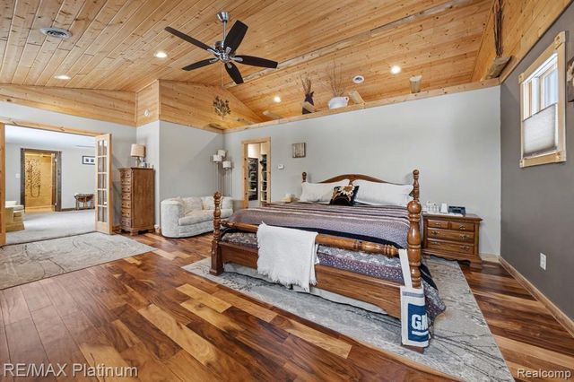 2863 Walmsley Circle Drive, Lake Orion, MI 48360