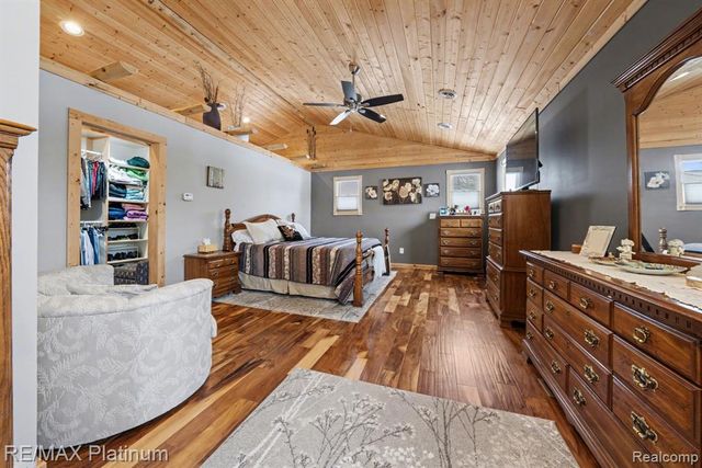 2863 Walmsley Circle Drive, Lake Orion, MI 48360