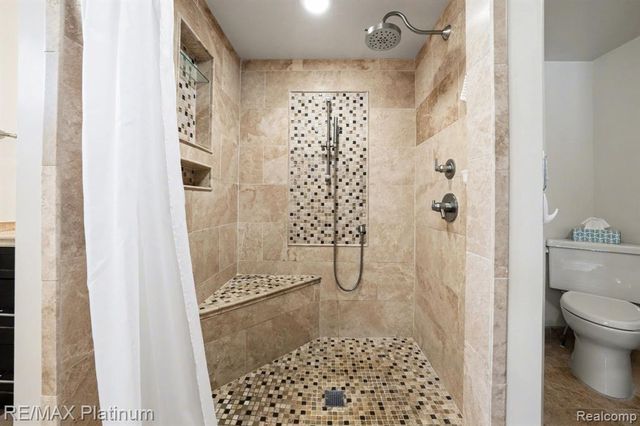 2863 Walmsley Circle Drive, Lake Orion, MI 48360