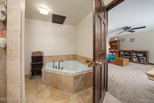 2863 Walmsley Circle Drive, Lake Orion, MI 48360