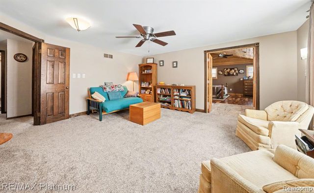 2863 Walmsley Circle Drive, Lake Orion, MI 48360