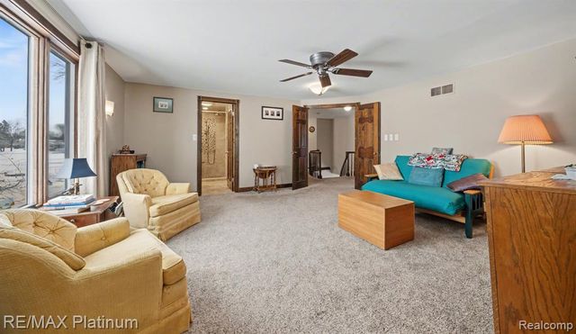 2863 Walmsley Circle Drive, Lake Orion, MI 48360