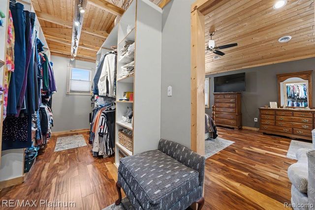 2863 Walmsley Circle Drive, Lake Orion, MI 48360