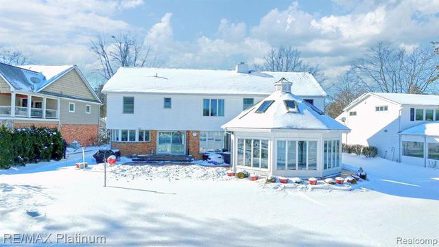 2863 Walmsley Circle Drive, Lake Orion, MI 48360